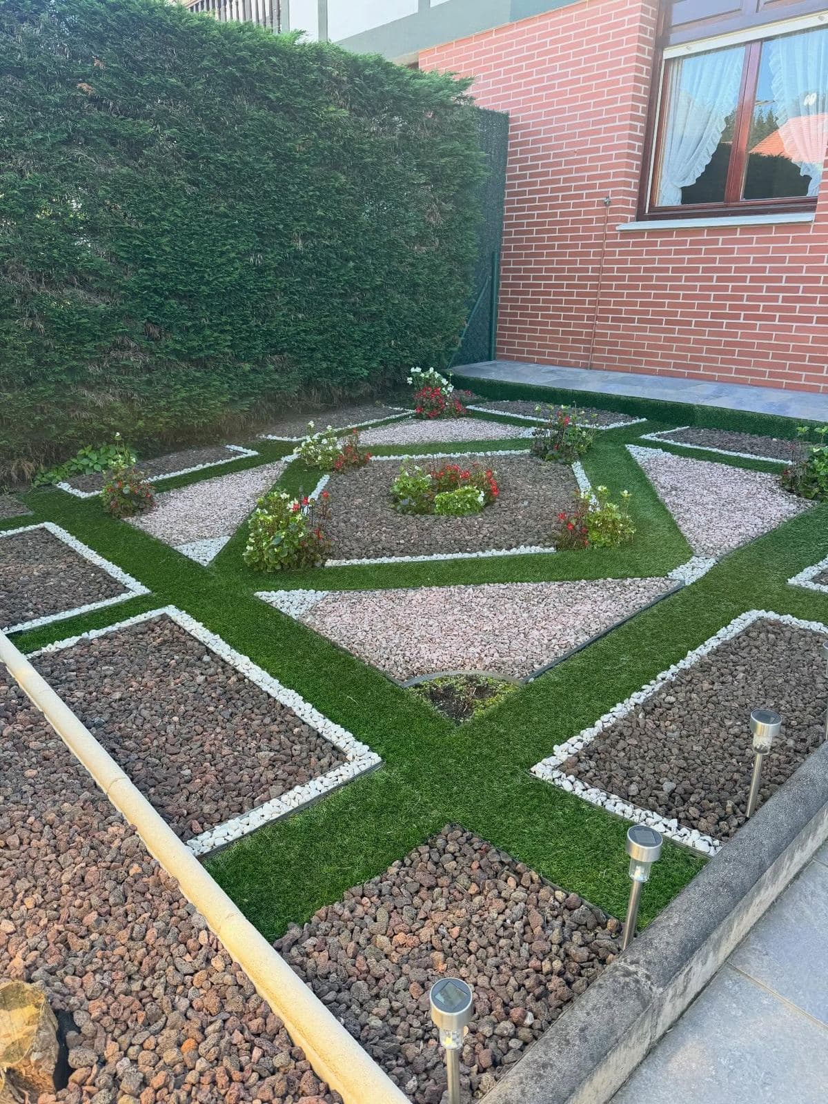 Diseño y jardinería de caserío